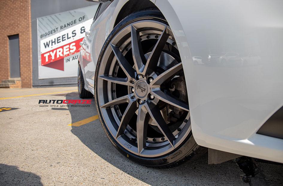FORD FOCUS  5 STUD  SECTOR GLOSS ANTHRACITE